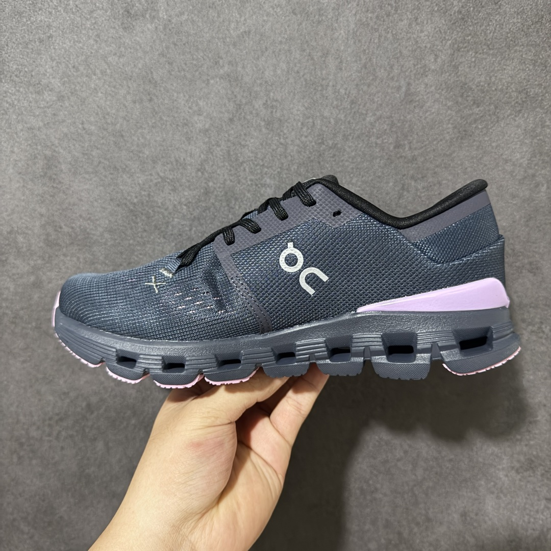 On昂跑 Cloud X 4 系列低帮轻量舒适多功能休闲运动鞋 采用工程飞织网布组合再生聚酯纤维鞋面材质搭载独家隐藏速度 On昂跑 Cloud X 4 系列低帮轻量舒适多功能休闲运动鞋 采用工程飞织网布组合再生聚酯纤维鞋面材质搭载独家隐藏速度