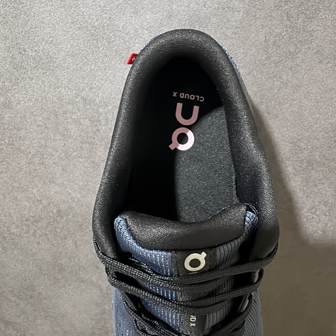 On昂跑 Cloud X 4 系列低帮轻量舒适多功能休闲运动鞋 采用工程飞织网布组合再生聚酯纤维鞋面材质搭载独家隐藏速度 On昂跑 Cloud X 4 系列低帮轻量舒适多功能休闲运动鞋 采用工程飞织网布组合再生聚酯纤维鞋面材质搭载独家隐藏速度