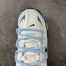 NIKE INITIATOR 创始者系列复古休闲运动舒适跑鞋 此款为人工手绘定制图案 原版基于Nike Initiato NIKE INITIATOR 创始者系列复古休闲运动舒适跑鞋 此款为人工手绘定制图案 原版基于Nike Initiato