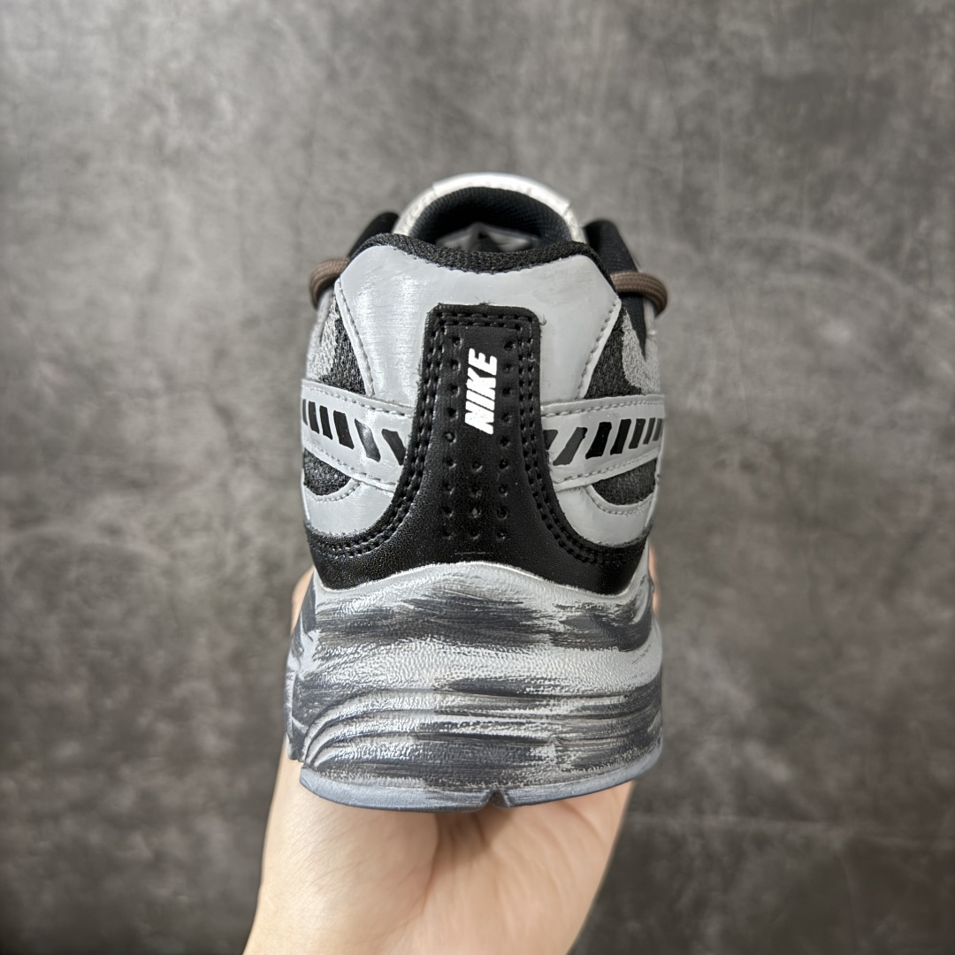 NIKE INITIATOR 创始者系列复古休闲运动舒适跑鞋 此款为人工手绘定制图案 原版基于Nike Initiato NIKE INITIATOR 创始者系列复古休闲运动舒适跑鞋 此款为人工手绘定制图案 原版基于Nike Initiato