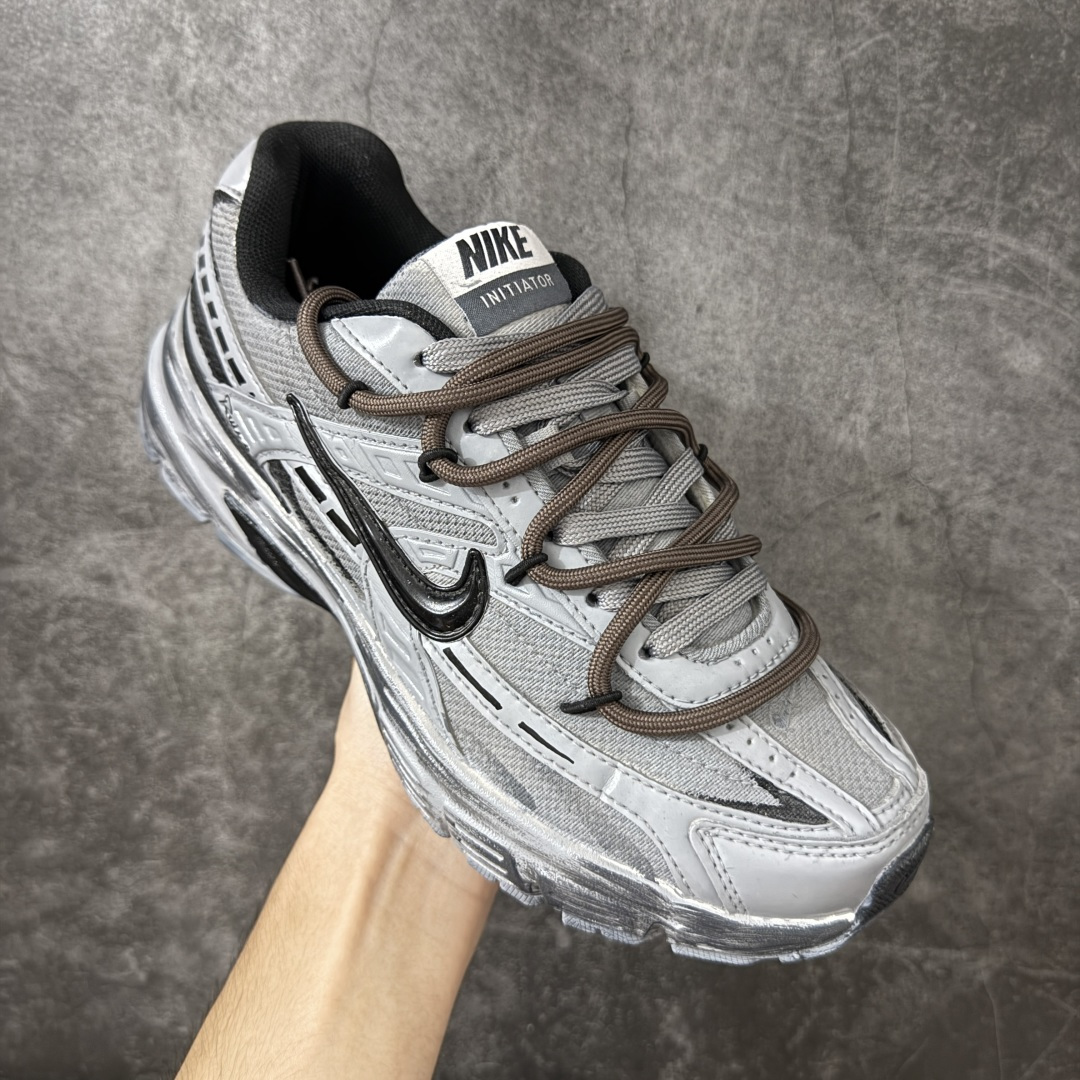 NIKE INITIATOR 创始者系列复古休闲运动舒适跑鞋 此款为人工手绘定制图案 原版基于Nike Initiato NIKE INITIATOR 创始者系列复古休闲运动舒适跑鞋 此款为人工手绘定制图案 原版基于Nike Initiato