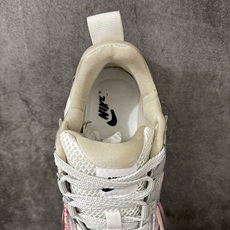 Nike V2K Run 减震防滑复古低帮跑步鞋 #鞋款被命名为 Runtekk 设计上借鉴了 2000 年的跑鞋风格 Nike V2K Run 减震防滑复古低帮跑步鞋 #鞋款被命名为 Runtekk 设计上借鉴了 2000 年的跑鞋风格