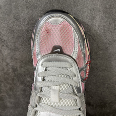 Nike V2K Run 减震防滑复古低帮跑步鞋 #鞋款被命名为 Runtekk 设计上借鉴了 2000 年的跑鞋风格 Nike V2K Run 减震防滑复古低帮跑步鞋 #鞋款被命名为 Runtekk 设计上借鉴了 2000 年的跑鞋风格