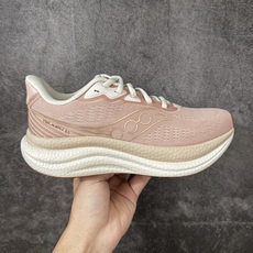 Saucony Triumph 胜利 23 舒适百搭耐磨 低帮跑步鞋 粉色S11023-233 胜利系列迭代二十余载,T Saucony Triumph 胜利 23 舒适百搭耐磨 低帮跑步鞋 粉色S11023-233 胜利系列迭代二十余载,T