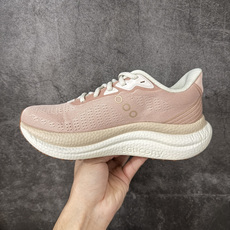 Saucony Triumph 胜利 23 舒适百搭耐磨 低帮跑步鞋 粉色S11023-233 胜利系列迭代二十余载,T Saucony Triumph 胜利 23 舒适百搭耐磨 低帮跑步鞋 粉色S11023-233 胜利系列迭代二十余载,T