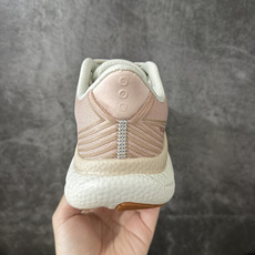 Saucony Triumph 胜利 23 舒适百搭耐磨 低帮跑步鞋 粉色S11023-233 胜利系列迭代二十余载,T Saucony Triumph 胜利 23 舒适百搭耐磨 低帮跑步鞋 粉色S11023-233 胜利系列迭代二十余载,T