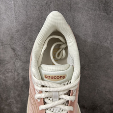 Saucony Triumph 胜利 23 舒适百搭耐磨 低帮跑步鞋 粉色S11023-233 胜利系列迭代二十余载,T Saucony Triumph 胜利 23 舒适百搭耐磨 低帮跑步鞋 粉色S11023-233 胜利系列迭代二十余载,T