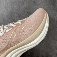 Saucony Triumph 胜利 23 舒适百搭耐磨 低帮跑步鞋 粉色S11023-233 胜利系列迭代二十余载,T Saucony Triumph 胜利 23 舒适百搭耐磨 低帮跑步鞋 粉色S11023-233 胜利系列迭代二十余载,T