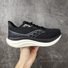 Saucony Triumph 胜利 23 舒适百搭耐磨 低帮跑步鞋 黑白S21024-200 胜利系列迭代二十余载,T Saucony Triumph 胜利 23 舒适百搭耐磨 低帮跑步鞋 黑白S21024-200 胜利系列迭代二十余载,T