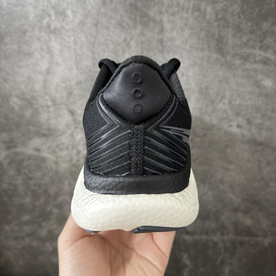 Saucony Triumph 胜利 23 舒适百搭耐磨 低帮跑步鞋 黑白S21024-200 胜利系列迭代二十余载,T Saucony Triumph 胜利 23 舒适百搭耐磨 低帮跑步鞋 黑白S21024-200 胜利系列迭代二十余载,T