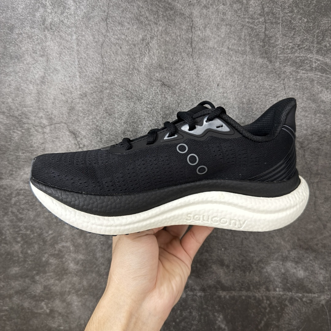 Saucony Triumph 胜利 23 舒适百搭耐磨 低帮跑步鞋 黑白S21024-200 胜利系列迭代二十余载,T Saucony Triumph 胜利 23 舒适百搭耐磨 低帮跑步鞋 黑白S21024-200 胜利系列迭代二十余载,T