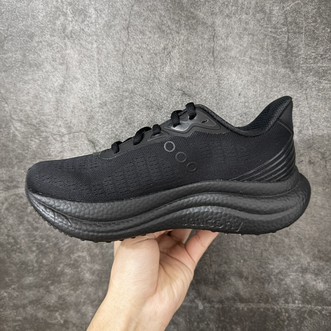 Saucony Triumph 胜利 23 舒适百搭耐磨 低帮跑步鞋 全黑S21023-201 胜利系列迭代二十余载,T Saucony Triumph 胜利 23 舒适百搭耐磨 低帮跑步鞋 全黑S21023-201 胜利系列迭代二十余载,T