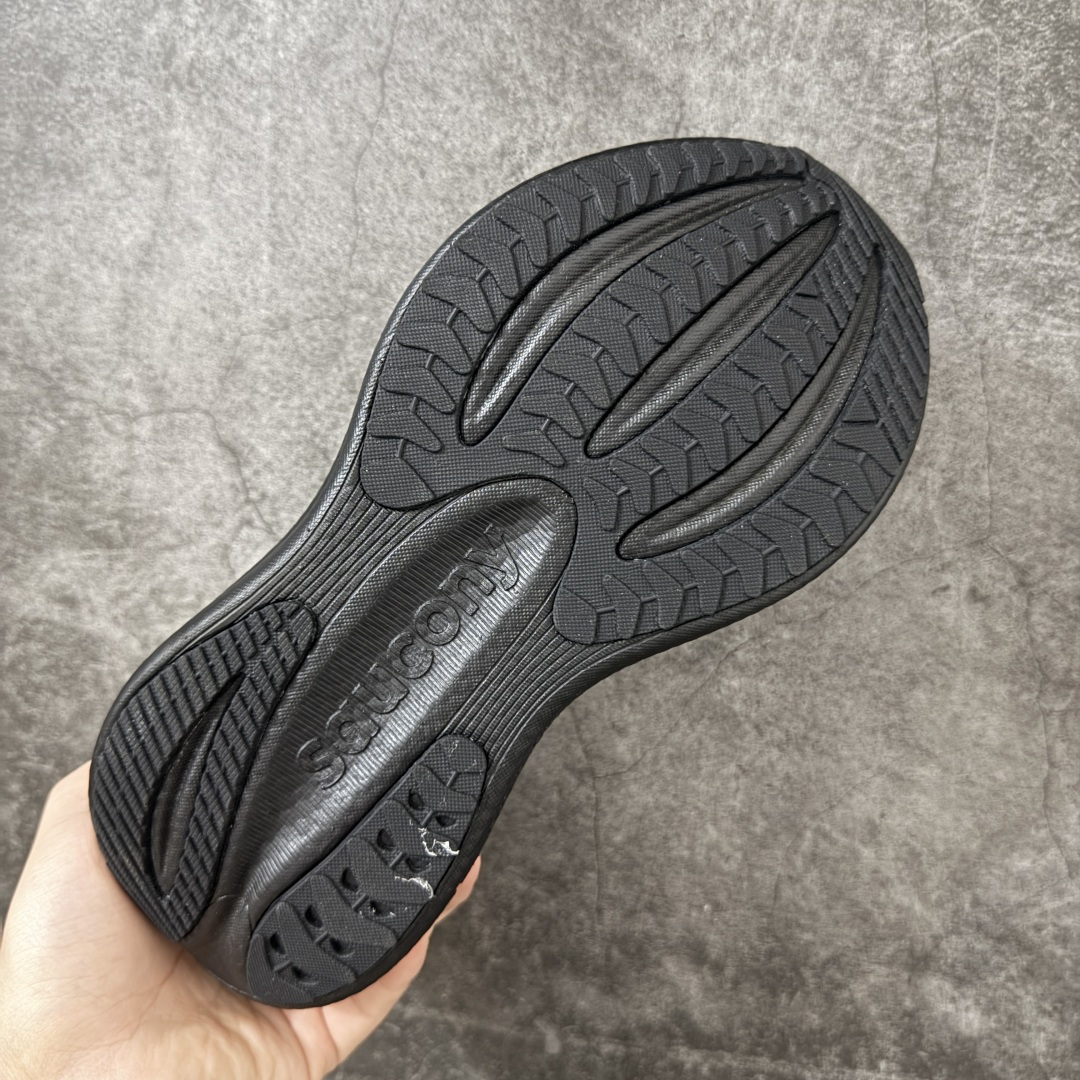 Saucony Triumph 胜利 23 舒适百搭耐磨 低帮跑步鞋 全黑S21023-201 胜利系列迭代二十余载,T Saucony Triumph 胜利 23 舒适百搭耐磨 低帮跑步鞋 全黑S21023-201 胜利系列迭代二十余载,T
