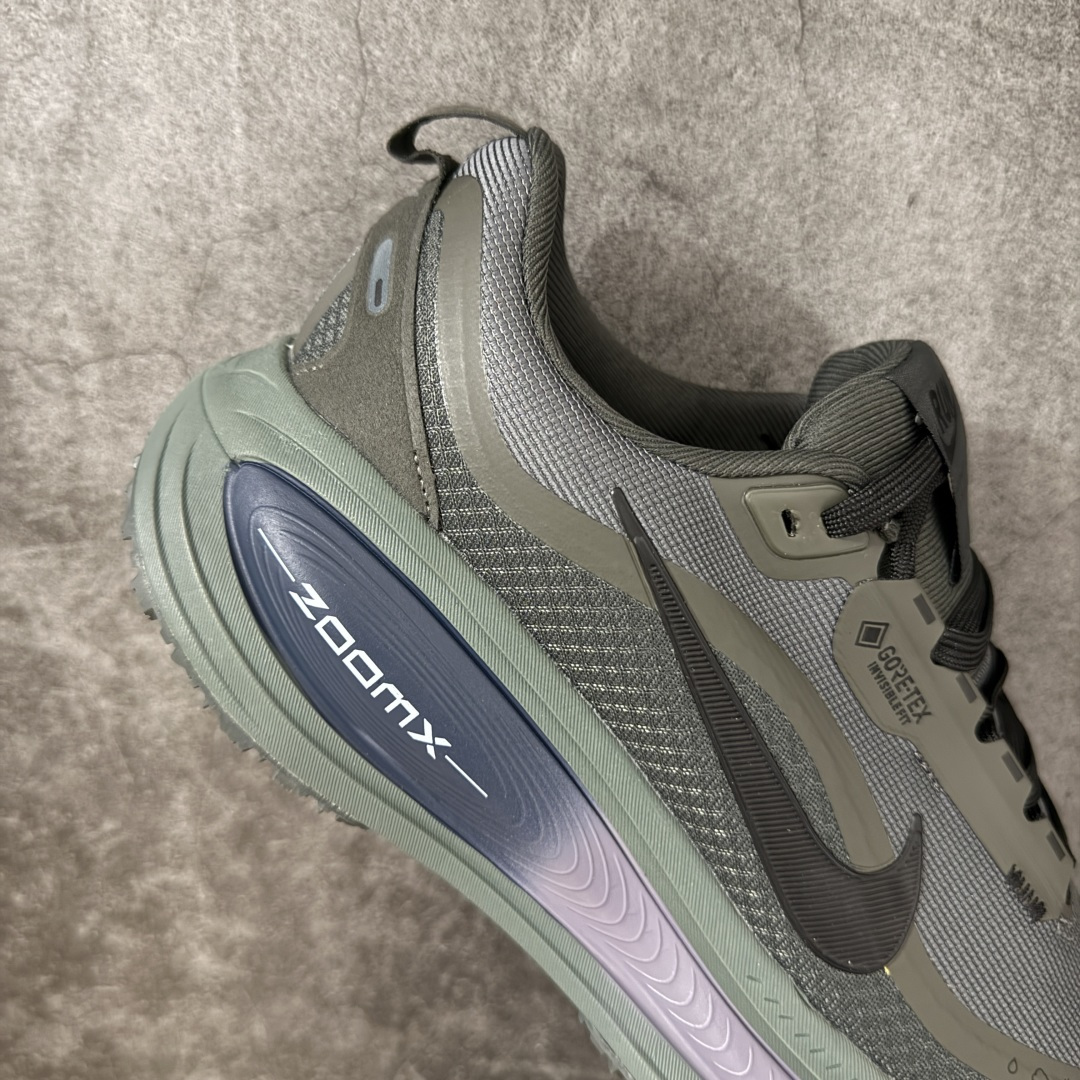 Nike Vomero 18 Gtx 耐克 舒适减震防滑 低帮跑步鞋 全掌ReactX泡绵中底 前掌和后跟还配备了Air Nike Vomero 18 Gtx 耐克 舒适减震防滑 低帮跑步鞋 全掌ReactX泡绵中底 前掌和后跟还配备了Air