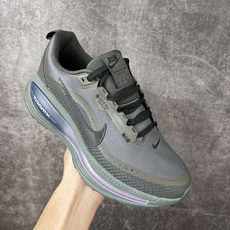 Nike Vomero 18 Gtx 耐克 舒适减震防滑 低帮跑步鞋 全掌ReactX泡绵中底 前掌和后跟还配备了Air Nike Vomero 18 Gtx 耐克 舒适减震防滑 低帮跑步鞋 全掌ReactX泡绵中底 前掌和后跟还配备了Air