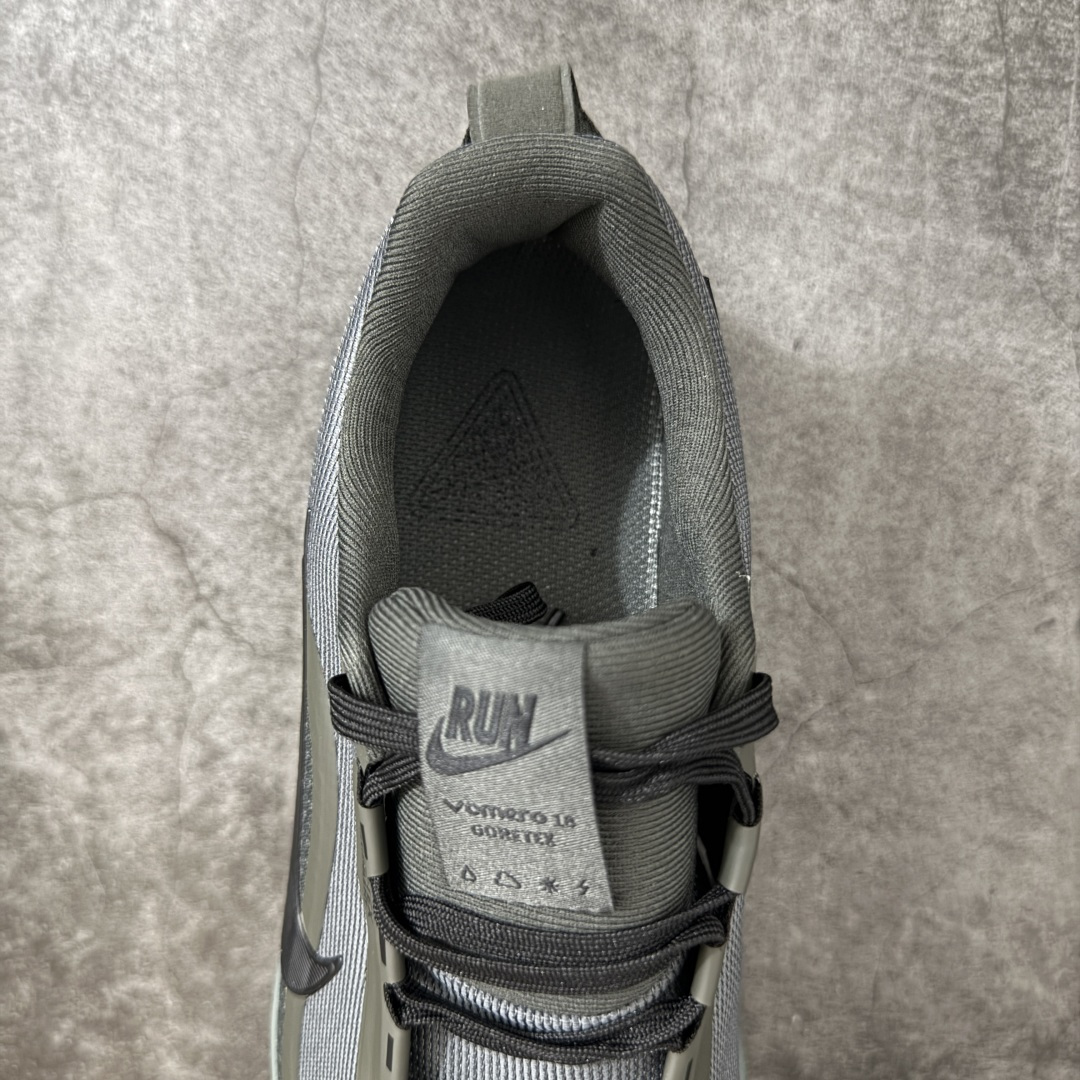 Nike Vomero 18 Gtx 耐克 舒适减震防滑 低帮跑步鞋 全掌ReactX泡绵中底 前掌和后跟还配备了Air Nike Vomero 18 Gtx 耐克 舒适减震防滑 低帮跑步鞋 全掌ReactX泡绵中底 前掌和后跟还配备了Air