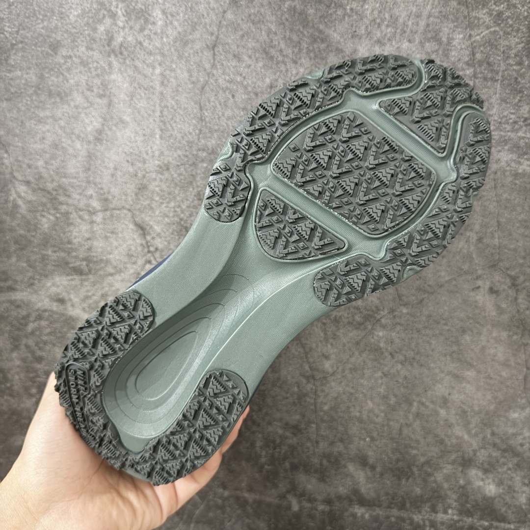 Nike Vomero 18 Gtx 耐克 舒适减震防滑 低帮跑步鞋 全掌ReactX泡绵中底 前掌和后跟还配备了Air Nike Vomero 18 Gtx 耐克 舒适减震防滑 低帮跑步鞋 全掌ReactX泡绵中底 前掌和后跟还配备了Air