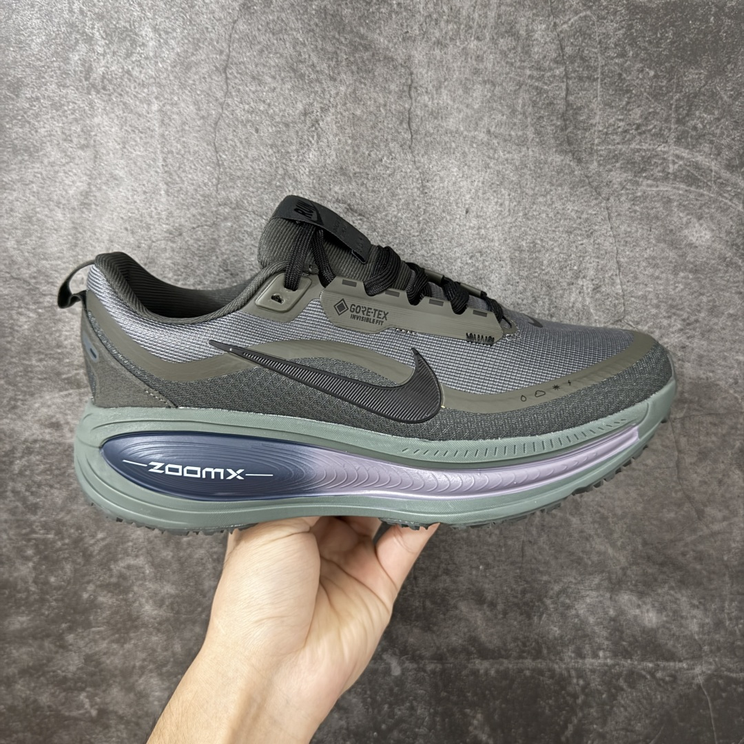 Nike Vomero 18 Gtx 耐克 舒适减震防滑 低帮跑步鞋 全掌ReactX泡绵中底 前掌和后跟还配备了Air Nike Vomero 18 Gtx 耐克 舒适减震防滑 低帮跑步鞋 全掌ReactX泡绵中底 前掌和后跟还配备了Air