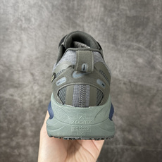 Nike Vomero 18 Gtx 耐克 舒适减震防滑 低帮跑步鞋 全掌ReactX泡绵中底 前掌和后跟还配备了Air Nike Vomero 18 Gtx 耐克 舒适减震防滑 低帮跑步鞋 全掌ReactX泡绵中底 前掌和后跟还配备了Air