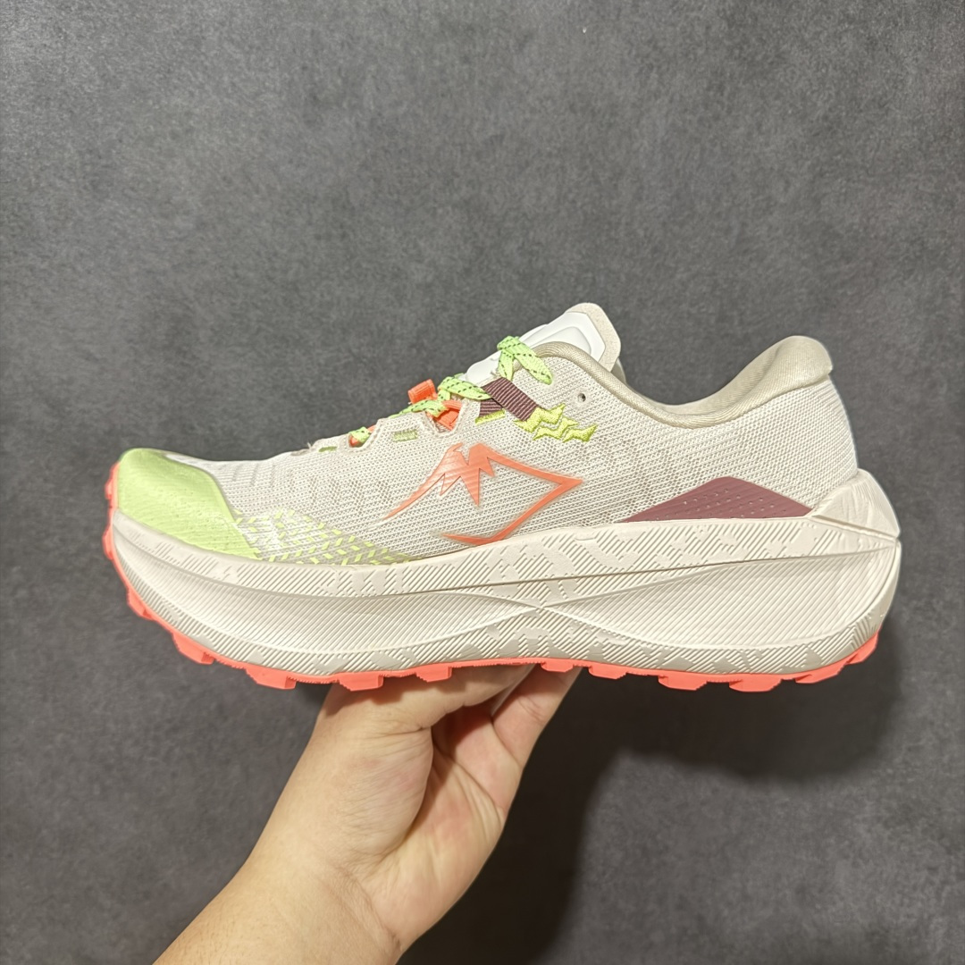 ASICS GEL-TRABUCO MAX 5 亚瑟士 网面透气 耐磨 越野跑步鞋 这双鞋的外观设计超级吸引人 简约大气 ASICS GEL-TRABUCO MAX 5 亚瑟士 网面透气 耐磨 越野跑步鞋 这双鞋的外观设计超级吸引人 简约大气