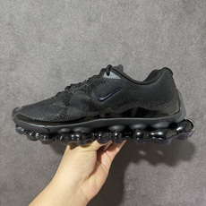 Nike Air Liquid Max 耐克 舒适贴合 耐磨防滑 全掌气垫缓震 低帮运动跑步鞋 时尚舒适的穿着感受和出众 Nike Air Liquid Max 耐克 舒适贴合 耐磨防滑 全掌气垫缓震 低帮运动跑步鞋 时尚舒适的穿着感受和出众