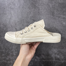 BALENCIAGA PARIS 巴黎世家 磨损做旧效果休闲帆布鞋 今年最火的一款布鞋 风格永续 永不过时 做旧复古风格 BALENCIAGA PARIS 巴黎世家 磨损做旧效果休闲帆布鞋 今年最火的一款布鞋 风格永续 永不过时 做旧复古风格