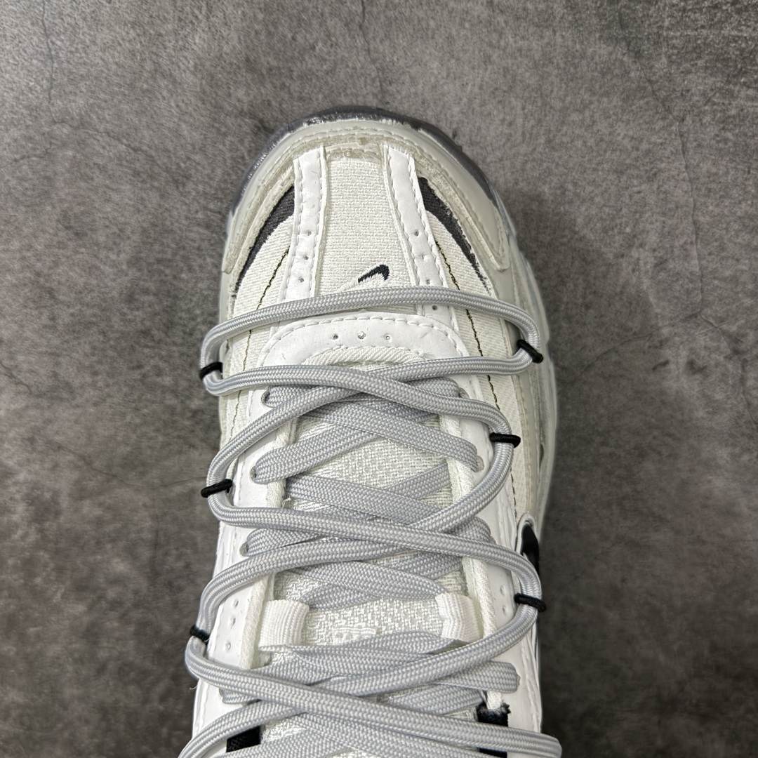NIKE INITIATOR 创始者系列复古休闲运动舒适跑鞋 此款为人工手绘定制图案 原版基于Nike Initiato NIKE INITIATOR 创始者系列复古休闲运动舒适跑鞋 此款为人工手绘定制图案 原版基于Nike Initiato