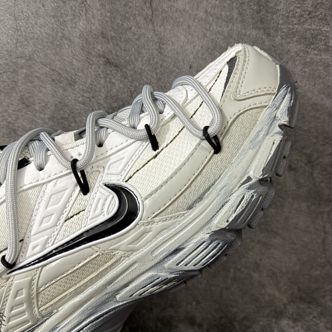 NIKE INITIATOR 创始者系列复古休闲运动舒适跑鞋 此款为人工手绘定制图案 原版基于Nike Initiato NIKE INITIATOR 创始者系列复古休闲运动舒适跑鞋 此款为人工手绘定制图案 原版基于Nike Initiato