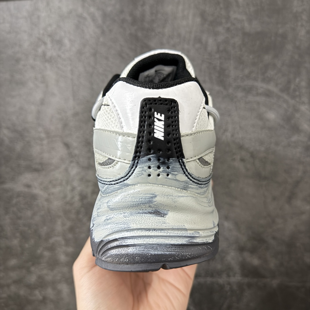 NIKE INITIATOR 创始者系列复古休闲运动舒适跑鞋 此款为人工手绘定制图案 原版基于Nike Initiato NIKE INITIATOR 创始者系列复古休闲运动舒适跑鞋 此款为人工手绘定制图案 原版基于Nike Initiato