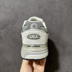 New Balance 新百伦NB992 总统复古慢跑鞋 正确3M反光细节 原楦原纸版开发 正确6层组合底模精密开发 后 New Balance 新百伦NB992 总统复古慢跑鞋 正确3M反光细节 原楦原纸版开发 正确6层组合底模精密开发 后