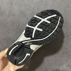 New Balance 新百伦NB992 总统复古慢跑鞋 正确3M反光细节 原楦原纸版开发 正确6层组合底模精密开发 后 New Balance 新百伦NB992 总统复古慢跑鞋 正确3M反光细节 原楦原纸版开发 正确6层组合底模精密开发 后