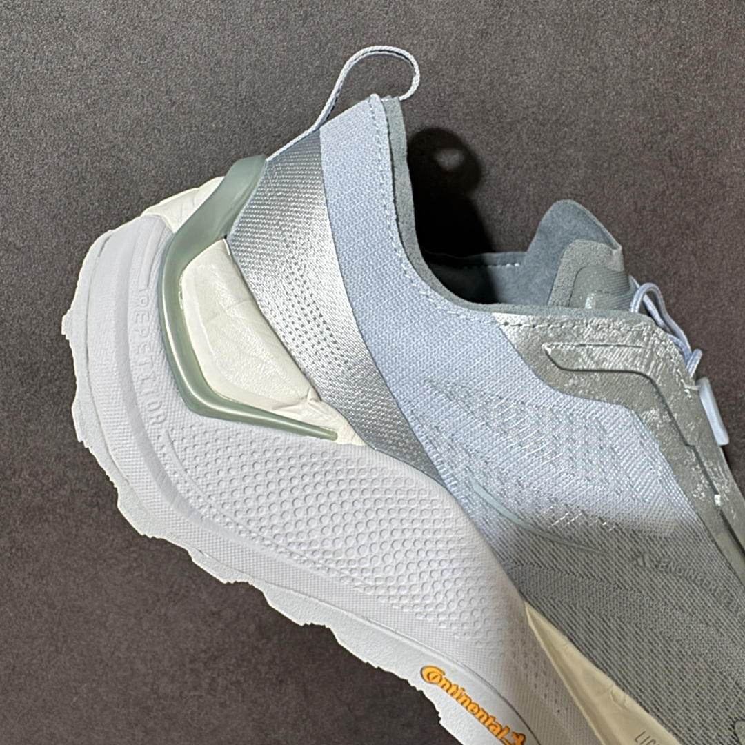 阿迪达斯 Holo Peak 低帮休闲跑步鞋 货号：KZ9997 尺码：36 36.5 37 38 38.5 39 40
