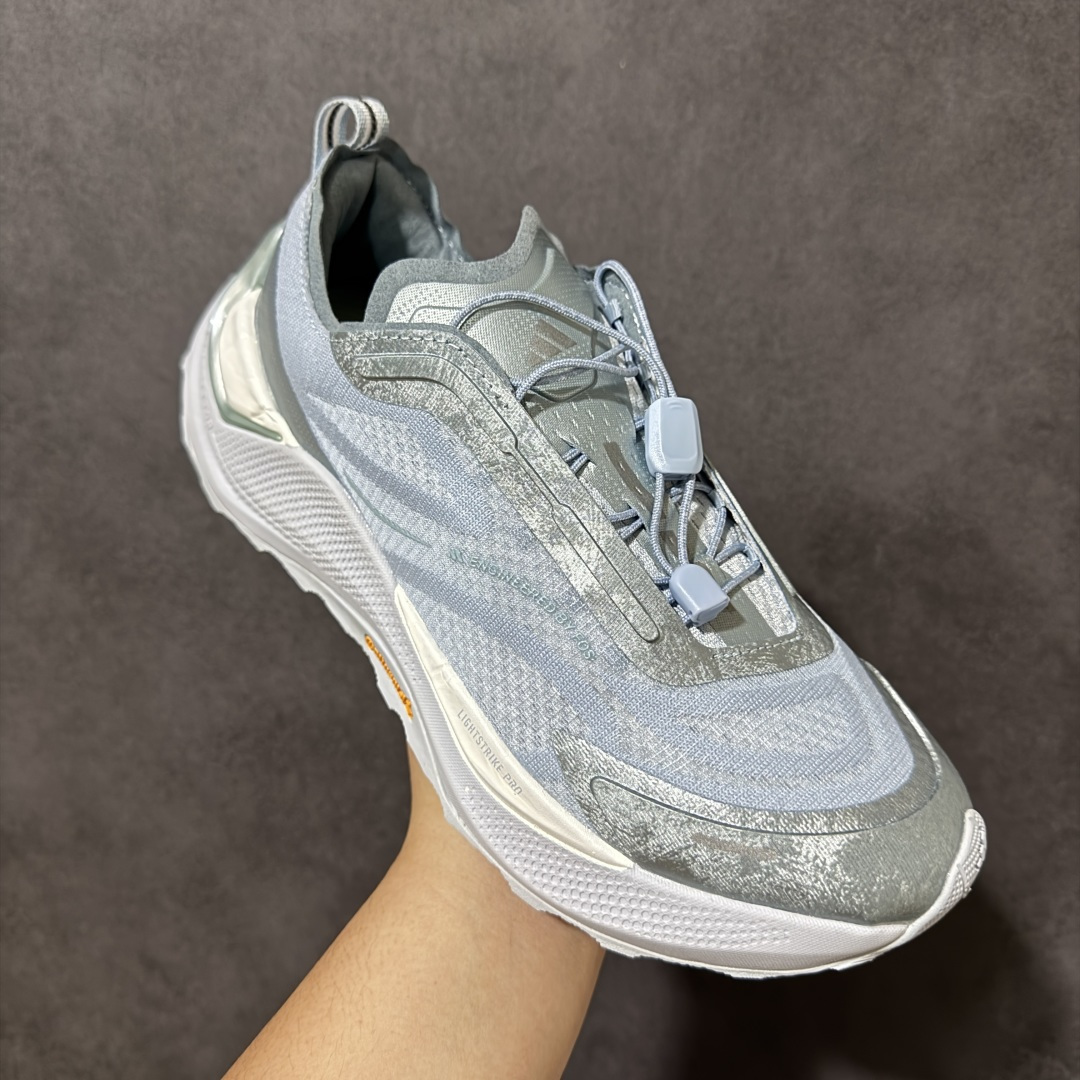 阿迪达斯 Holo Peak 低帮休闲跑步鞋 货号：KZ9997 尺码：36 36.5 37 38 38.5 39 40