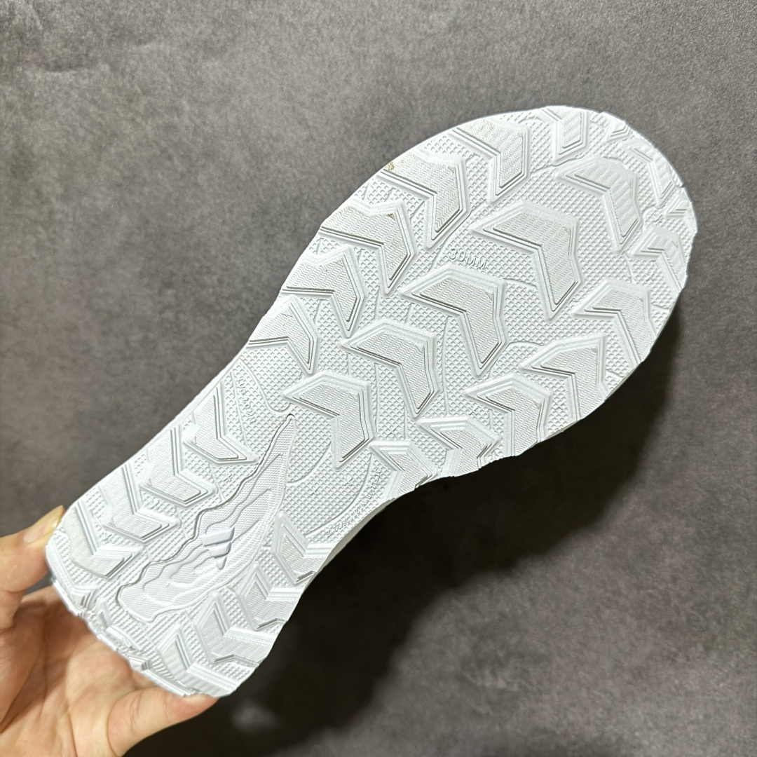 阿迪达斯 Holo Peak 低帮休闲跑步鞋 货号：KZ9997 尺码：36 36.5 37 38 38.5 39 40