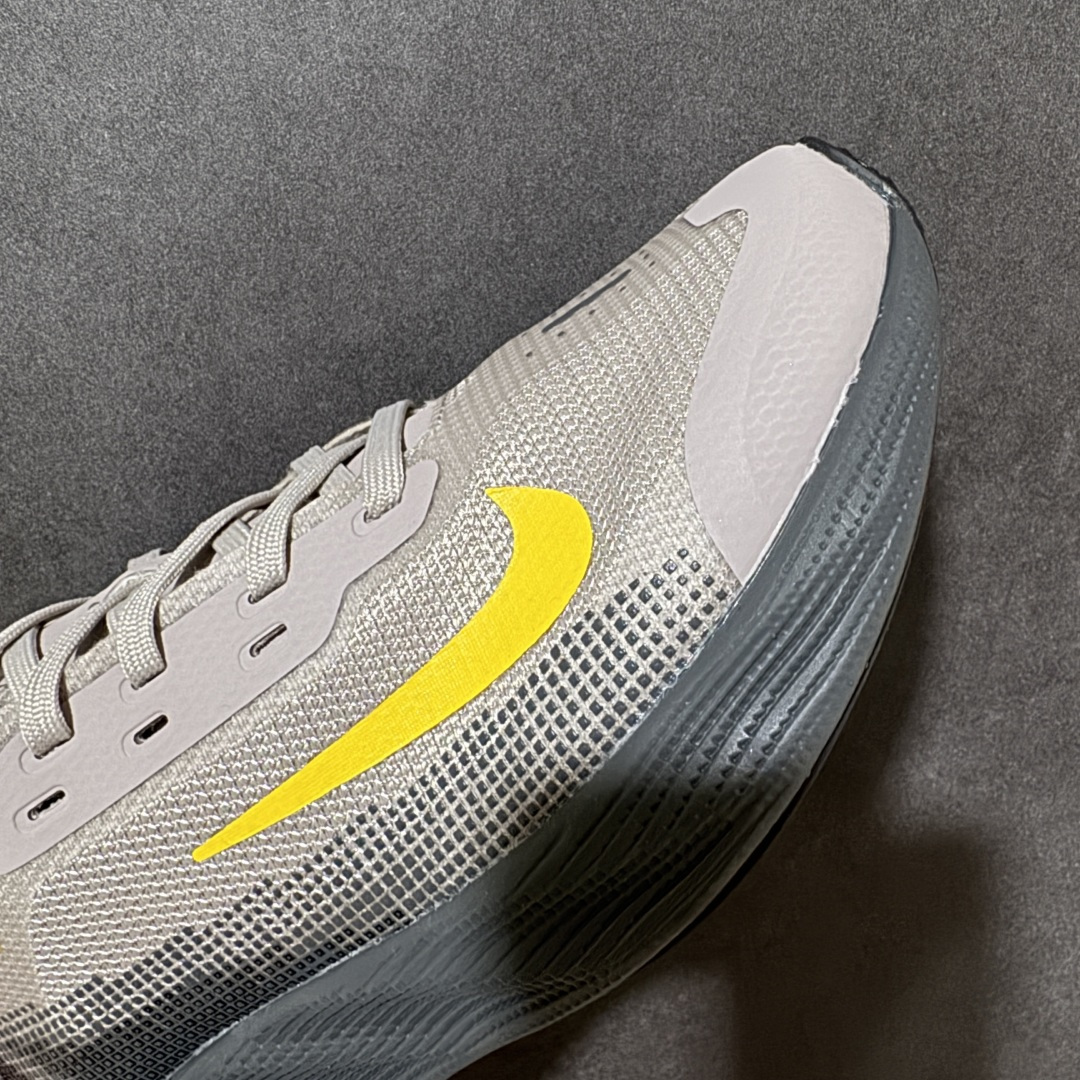 Nike Ava X 耐克 舒适百搭耐磨低帮 休闲跑步鞋 采用轻盈的机能型织物鞋面 专为四季穿着而设计 流线型TPU包覆