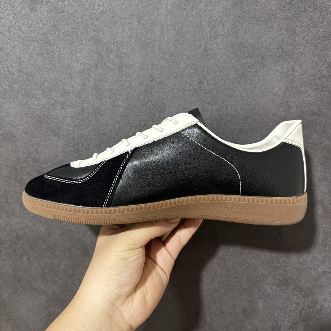 Ecco Biomc Artile Colour Extras 爱步男士低帮休闲鞋 牛皮材质 尺码：39-44 货号： 