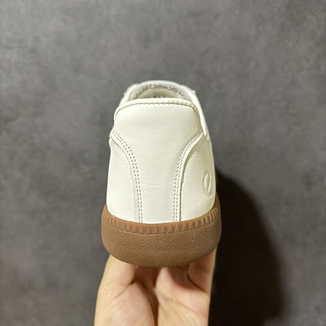 Ecco Biomc Artile Colour Extras 爱步男士低帮休闲鞋 牛皮材质 尺码：39-44 货号： 