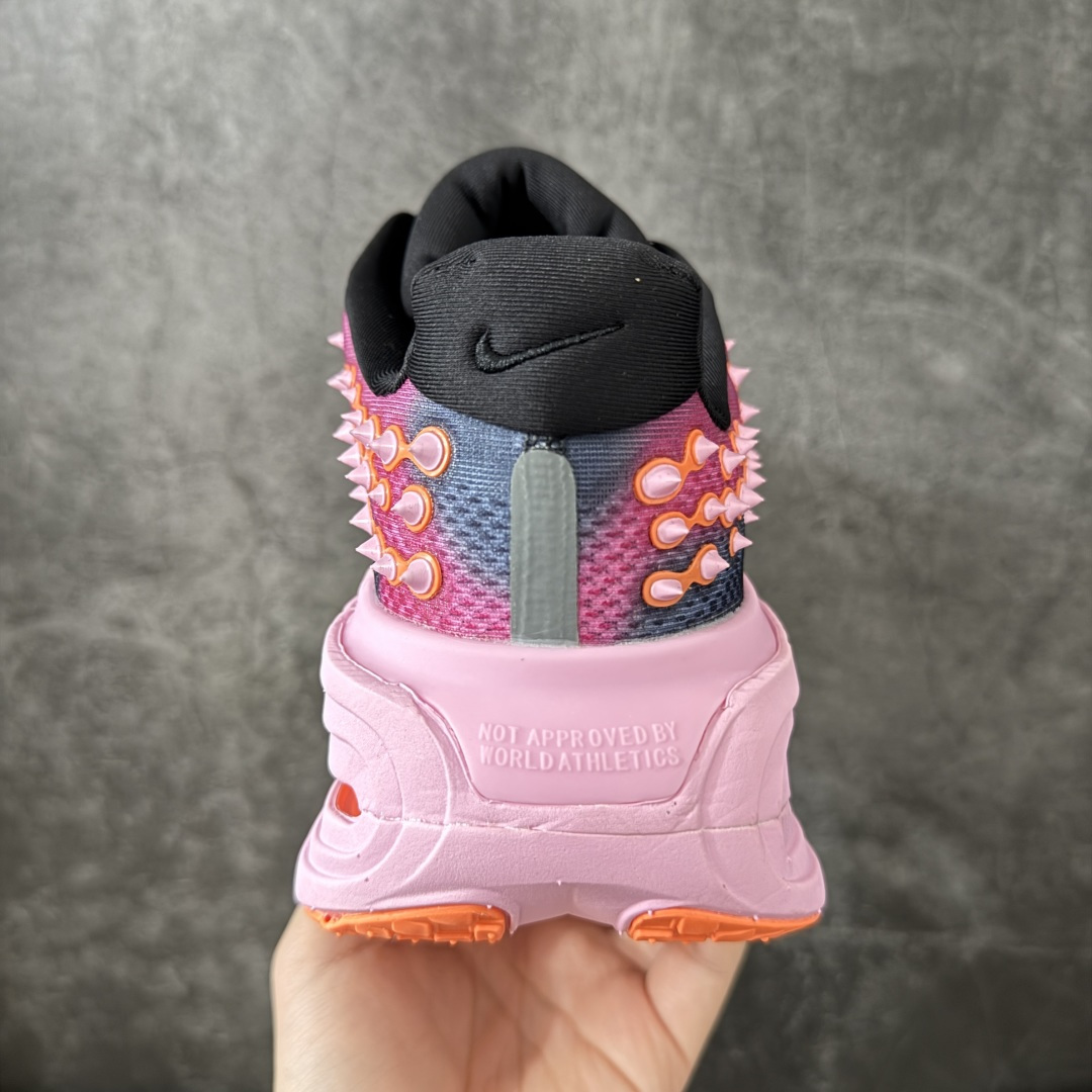 Nike VOMERO PREMIUM 耐克 舒适减震防滑 低帮跑步鞋 全掌ReactX泡绵中底 前掌和后跟还配备了Ai