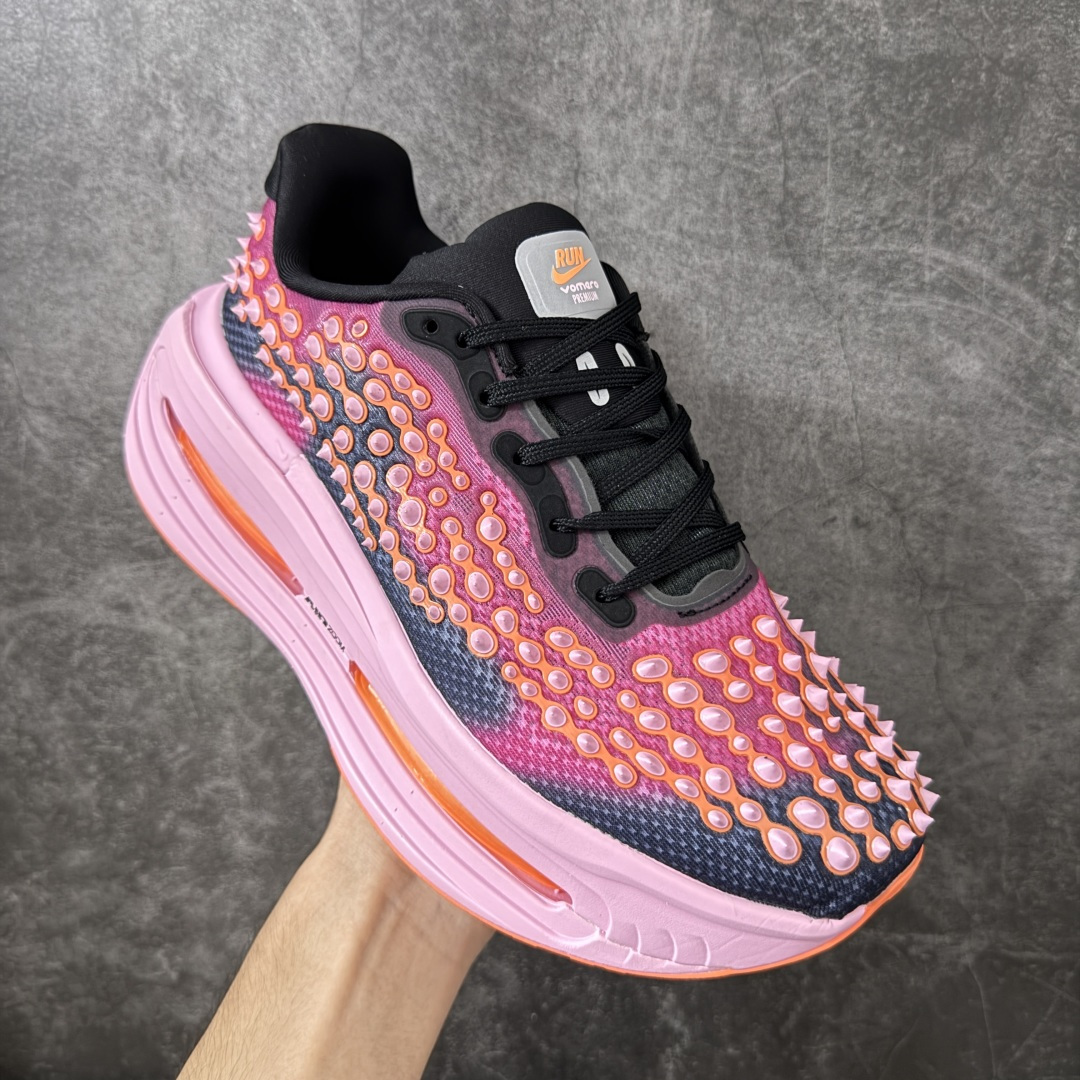 Nike VOMERO PREMIUM 耐克 舒适减震防滑 低帮跑步鞋 全掌ReactX泡绵中底 前掌和后跟还配备了Ai