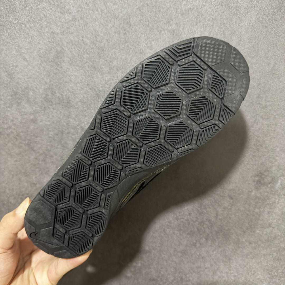 NIKE GATO 低帮生活休闲鞋 透气网布眼融入皮革，织和物合成材质覆面，营造21世初纪的畅跑美学概念。泡棉中底盈轻缓
