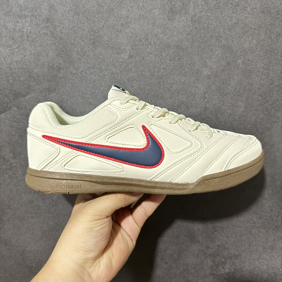 NIKE GATO 低帮生活休闲鞋 透气网布眼融入皮革,织和物合成材质覆面,营造21世初纪的畅跑美学概念。泡棉中底盈轻缓 NIKE GATO 低帮生活休闲鞋 透气网布眼融入皮革,织和物合成材质覆面,营造21世初纪的畅跑美学概念。泡棉中底盈轻缓