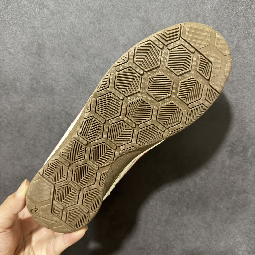 NIKE GATO 低帮生活休闲鞋 透气网布眼融入皮革，织和物合成材质覆面，营造21世初纪的畅跑美学概念。泡棉中底盈轻缓