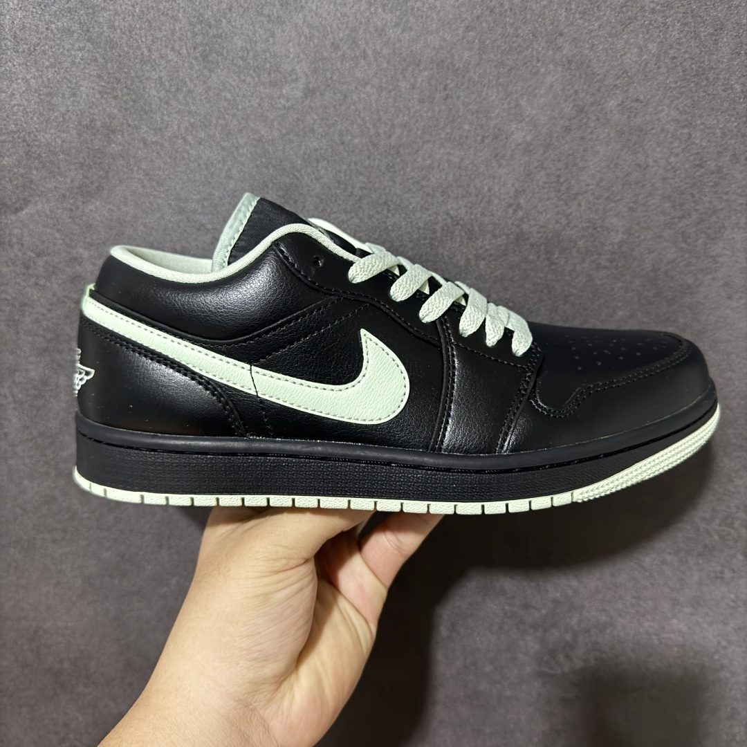Nike Air Jordan 1 Low AJ1 乔1 耐克 低帮休闲板鞋 同步官方配色 货号:DC0774 008 Nike Air Jordan 1 Low AJ1 乔1 耐克 低帮休闲板鞋 同步官方配色 货号:DC0774 008