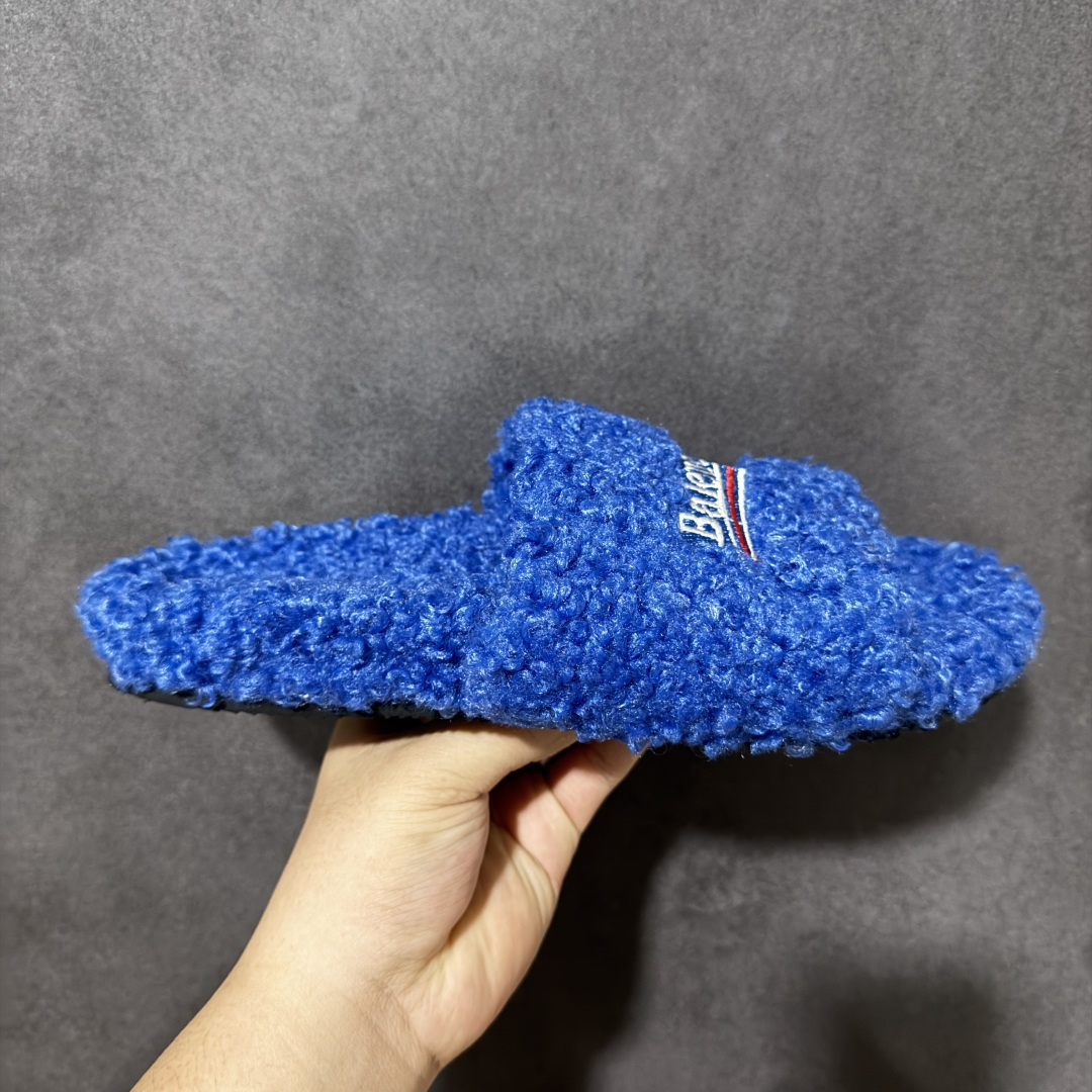 Balenciaga巴黎世家 巴黎世家毛拖 冬季必备款 时尚却不过分张扬 鞋面斜纹磨毛棉布 特别的蓬松柔软、亲肤脚感特别 Balenciaga巴黎世家 巴黎世家毛拖 冬季必备款 时尚却不过分张扬 鞋面斜纹磨毛棉布 特别的蓬松柔软、亲肤脚感特别