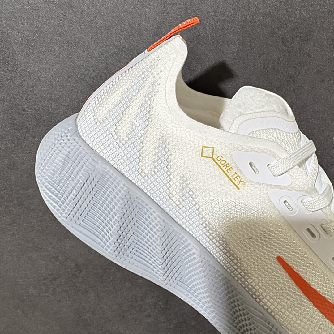 Nike NIKE AVA X耐克顶级迈柔」路跑鞋，通过超强缓震与舒适度的全面提升令跑步更加轻松，缓解冲击压力，加快恢复