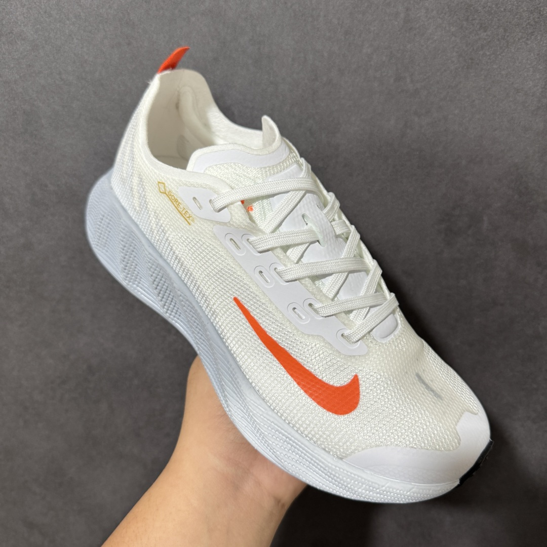 Nike NIKE AVA X耐克顶级迈柔」路跑鞋，通过超强缓震与舒适度的全面提升令跑步更加轻松，缓解冲击压力，加快恢复