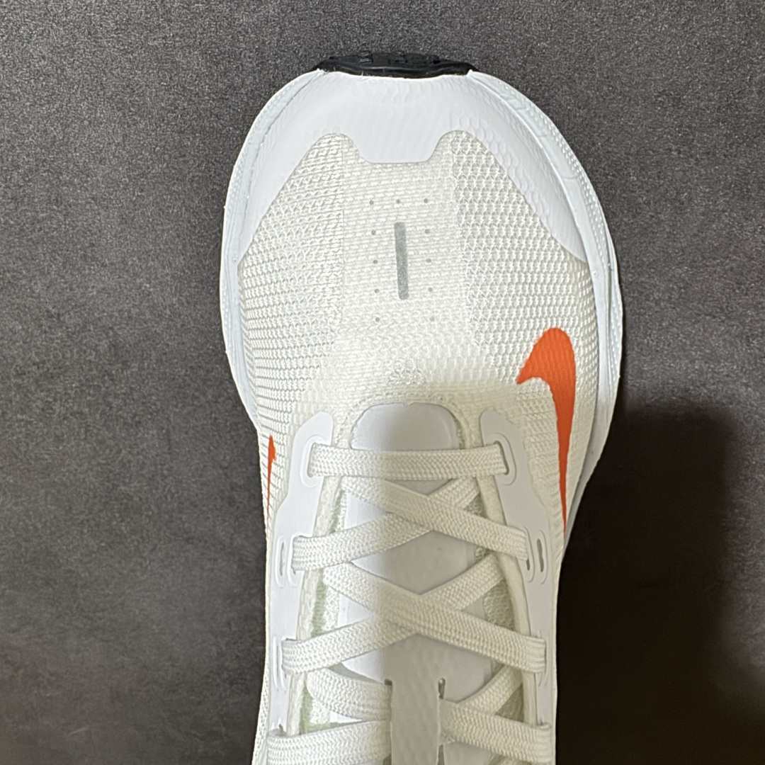 Nike NIKE AVA X耐克顶级迈柔」路跑鞋，通过超强缓震与舒适度的全面提升令跑步更加轻松，缓解冲击压力，加快恢复