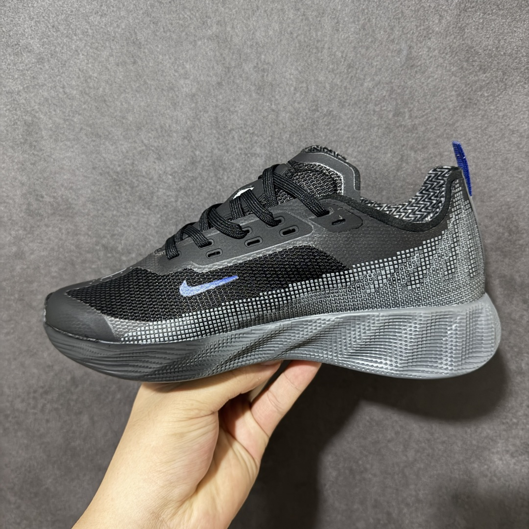 Nike NIKE AVA X耐克顶级迈柔」路跑鞋，通过超强缓震与舒适度的全面提升令跑步更加轻松，缓解冲击压力，加快恢复