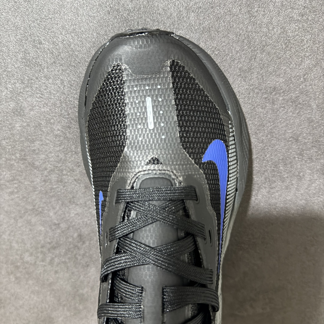 Nike NIKE AVA X耐克顶级迈柔」路跑鞋，通过超强缓震与舒适度的全面提升令跑步更加轻松，缓解冲击压力，加快恢复