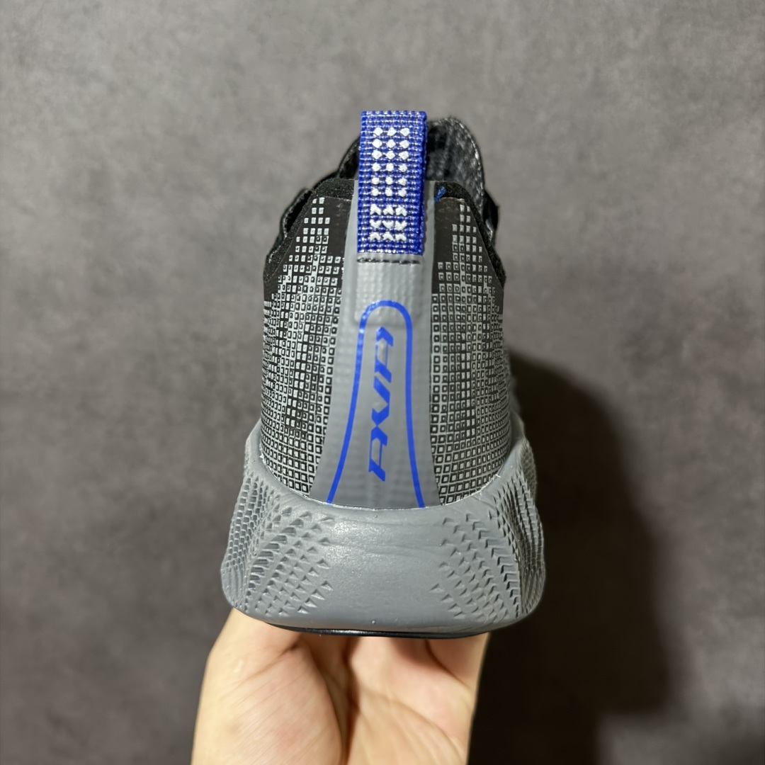 Nike NIKE AVA X耐克顶级迈柔」路跑鞋，通过超强缓震与舒适度的全面提升令跑步更加轻松，缓解冲击压力，加快恢复
